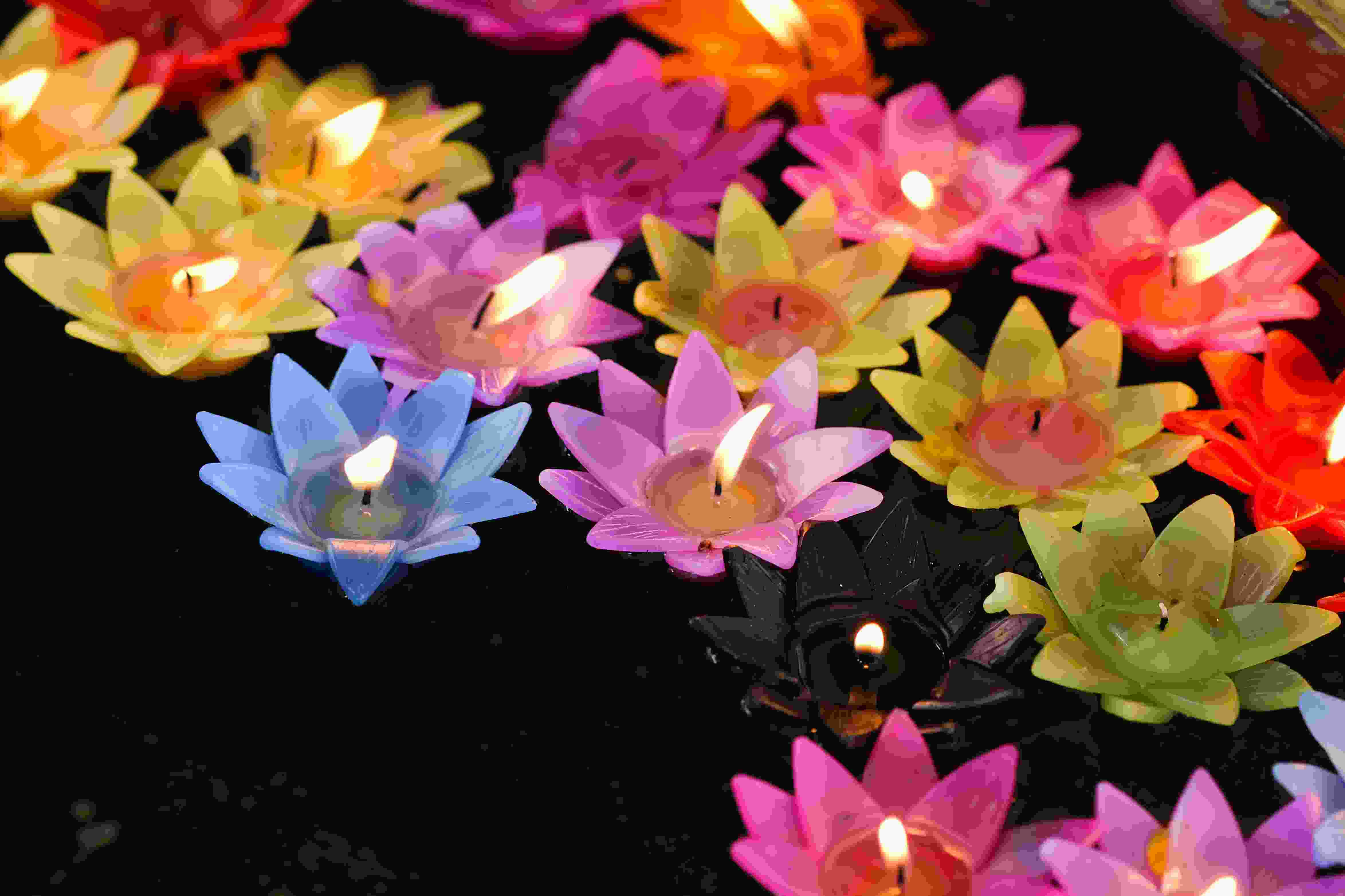 Floating Candles with Essential Oils: Aromatherapy at Home