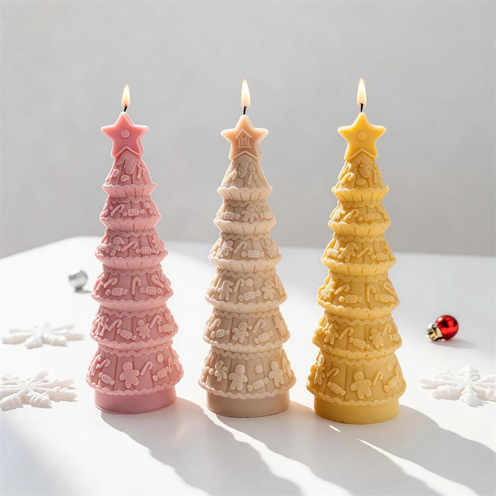 Gingerbread-patterned Christmas tree candle with star topper